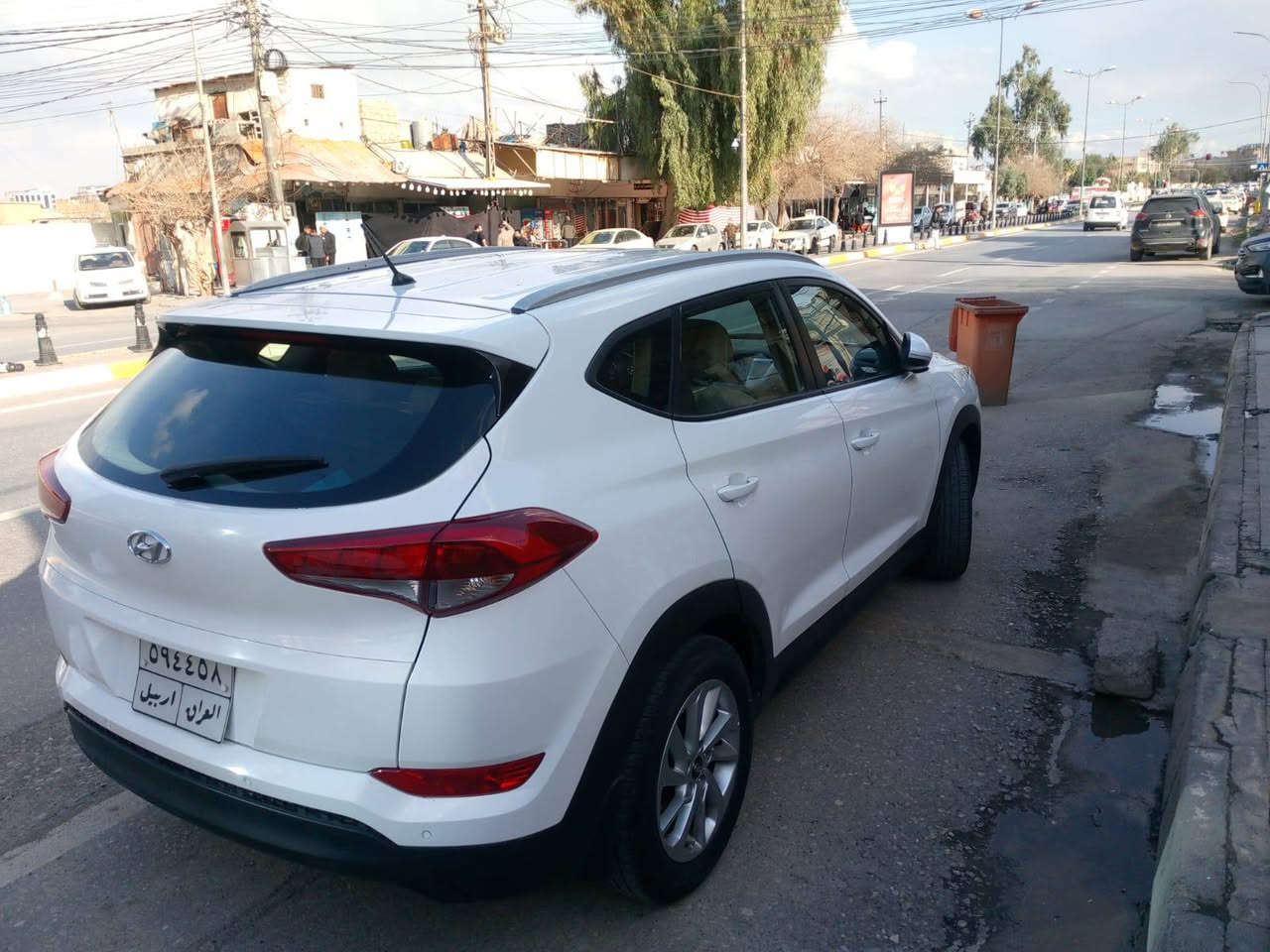 هۆندای تۆکسۆن 2016 سەیارەکە خاوینە گێر و مەکینەو کارەبایاتی بشەرت بێ تەقەو رەقە کەمێک قلەم کاری هەیە دوو  پارچەی سبوغە (یەک دەرگای پشتەوە لەگەڵ سندوقی ) واتا پێشی سەیارەکە کەپسە 220 هەزار رۆوشتووە شوێن هەولێر 
*********** (Whats up) أربيل, العراق
