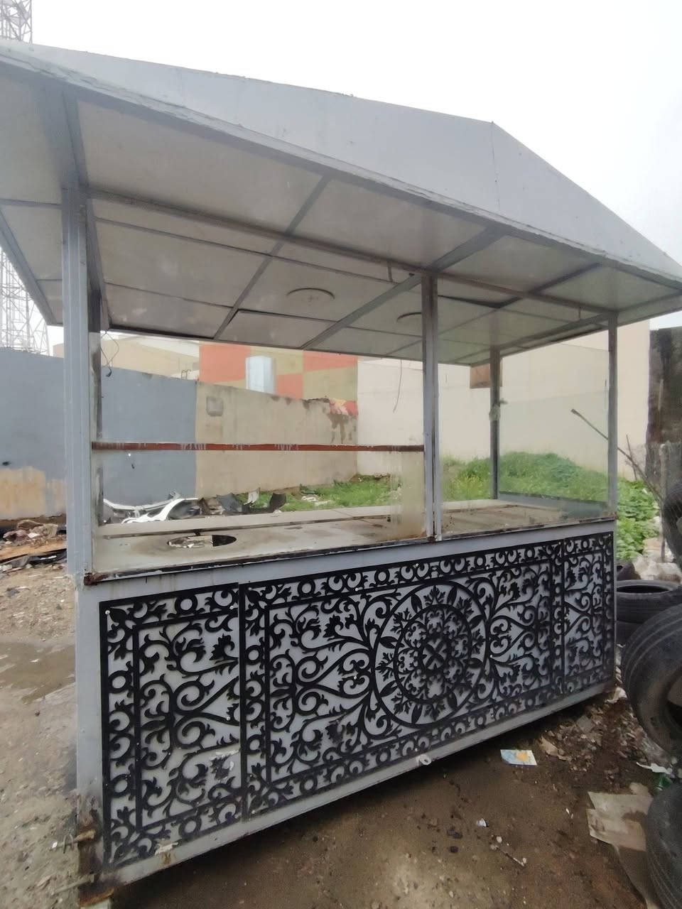 عربانه ماكولات للبيع 
وبي طباخ 4 عيون منضدي وكريل بركر سعره وحد 
سعر خاص او اتصل ***********
