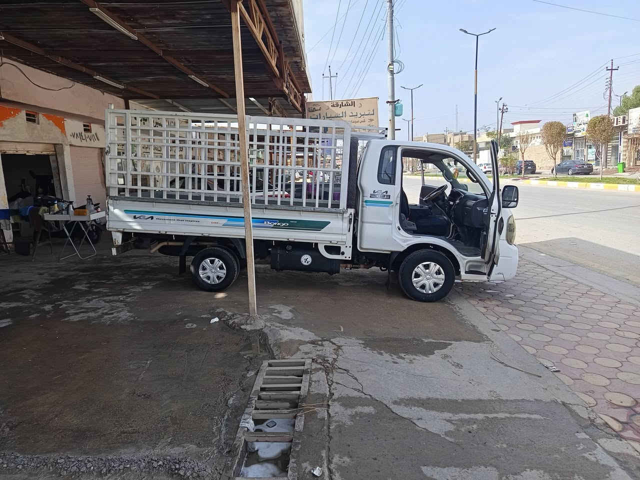 للبيع
كيا حمل موديل 2015
سياره بدون حادث ولا صبغ فقط الهلال الجوة الدوسه 
محرك مجفت جديد قبل شهرين 
الشاصي سليم فقط بوري ملبسي 
العنوان الانبار الفلوجه
السياره باسمي رقم الجديد  
السعر 110 $ وبيها مجال 

للاستفسار *********** ابو حسين
