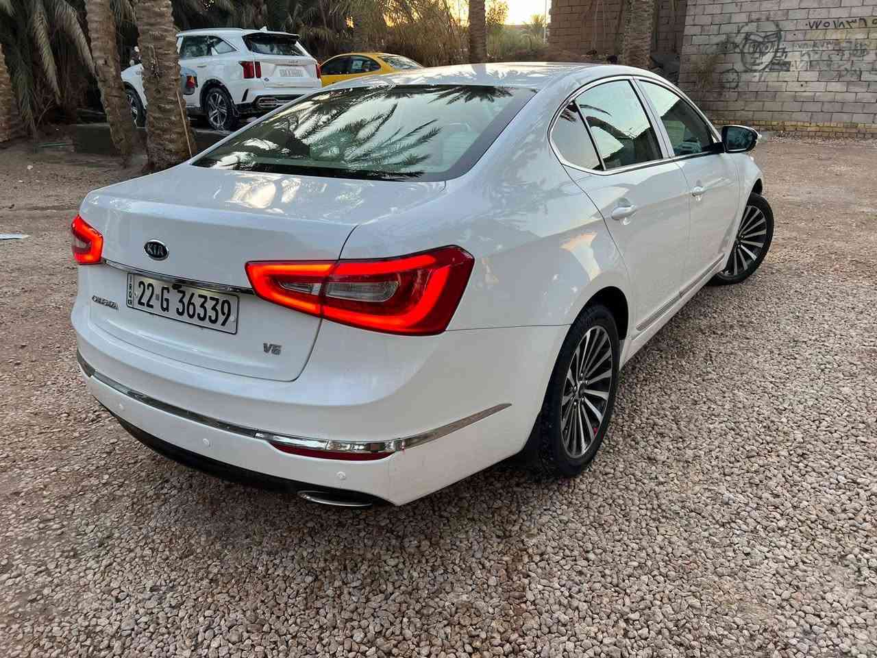 السلام عليكم
كادنزه موديل 14 خليجي.
رقم اربيل بسمي.  تحويل او وكاله
كفاله. فقط كارت بصيط كلش.
مكينه 6 سلندر  برغي مامفتوح بيهه
ماشيه 168 
مواصفات.
مري شفط.
لدات ترحيب
حساسات امامي خلفي.
كامره خلفيه.
كشنات جلد 
سياره كلش جديده.
مكاني الديوانيه 
السعر 158 وبيهه مجال.
***********
