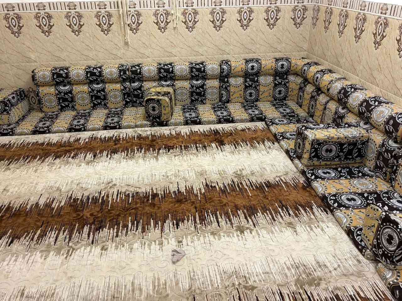 ديوان  كعده. عربيه جديده. ولا مستخدم بس مفروش  مقاعد  الكعده عدد أربعه طول الواحده مترين  وعرضها 55  وتجوة الظهر عدد 6 مع زاويه 7 مع تجوات 4 جديد كولش. ما مستخدم ابد سعره  600 الف


**إذا كنت صاحب هذا الإعلان وتريد حذفه لأي سبب، رجاءا أرسل رسالة إلى الدعم الفني**