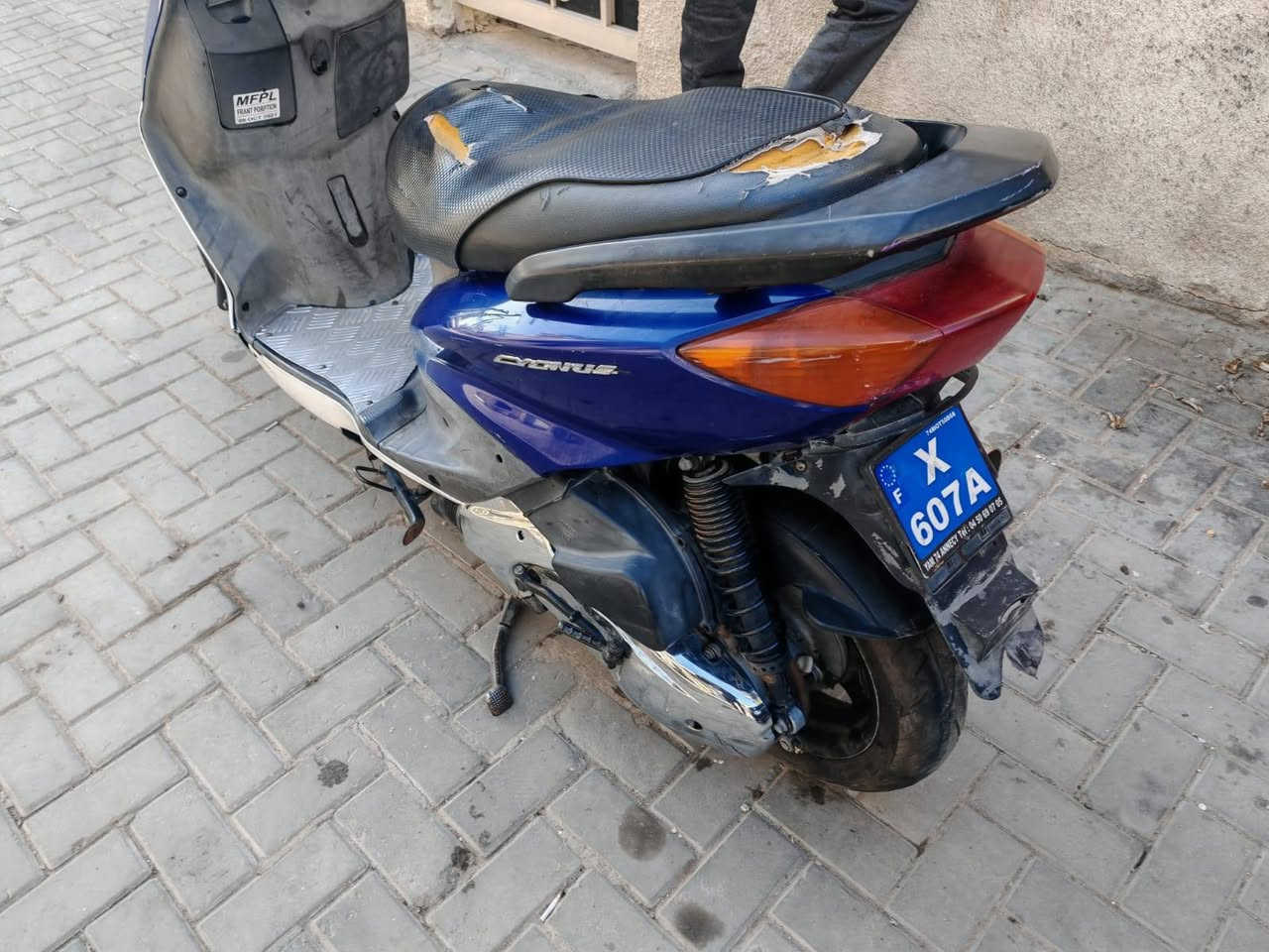 نثية رياضي دراجة كاملة مكينة وكفرات بلادية زوج تايرات كهربائيات كلهة شغالة سلف هندر شلعة خير من الله السعر ٥٥٠ الف وبيهة مجال (***********)
