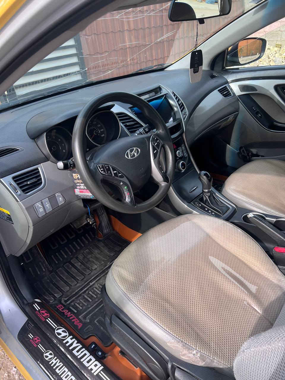 السلام عليكم
للبيع هونداي النترا موديل 2015 رقم بغداد وارد امريكي باسمي مصفرة هيئة غرامات محرك 1800ضررها حوض الصندوق السياره جاهزه من محرك وكير تبريد تدفئة  صدر تخم تاير باتري جديد دواخل كله جديد خير من الله كبل للشغل السعر 115 وبيها مجال مكان السيارة بغداد الدورة  للاستفسار ***********
