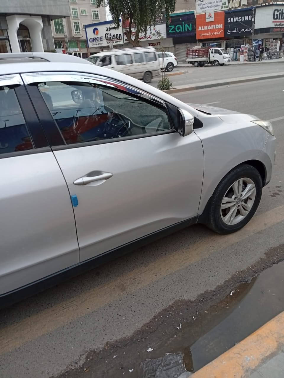 توسان 2013
*********** صالح ابو علي 
محرك 2400 دوش المرغوب
بانوراما .  حساسات.    
كير صدر كهربائيات تبريد سيارة جديدة بمعنى الكلمة 
ماشية 55 حقيقي
عنوان صاحب سيارة 
بغداد بياع سويب 
رقم بي واتساب 
سعر 155بي مجال حك الجية 
عقد مروري شرط وتحويل 
رقم بغداد دولي جديد انكليزي
