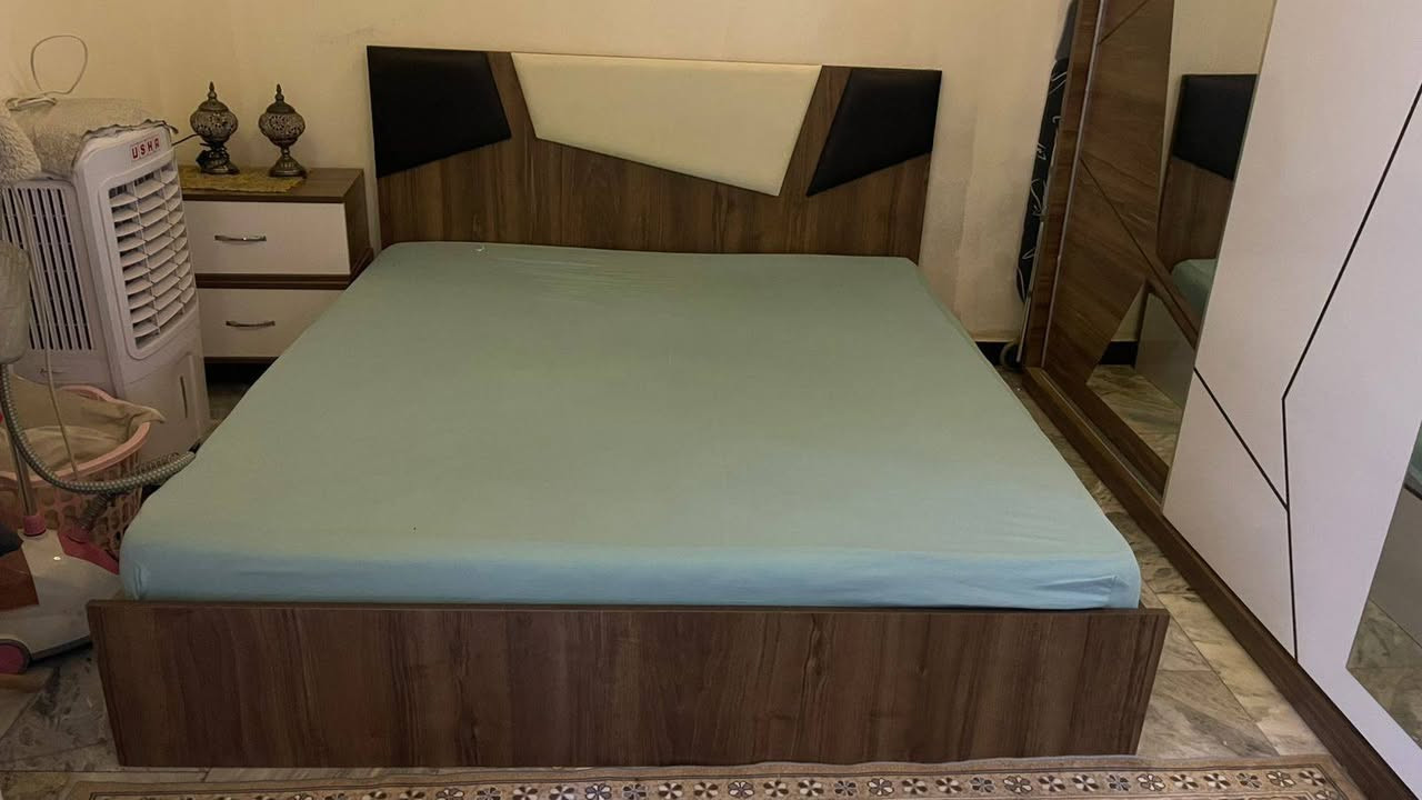 اثاث للبيع تخم ديوان مع الستائر تفصال كامل نضافه فول سعره ٢٠٠ قفل واضافة الى غرفة نوم تركيه نفرين مع الدوشك السعر ٤٠٠ قفل للاستفسار الاتصاال على الرقم ***********
