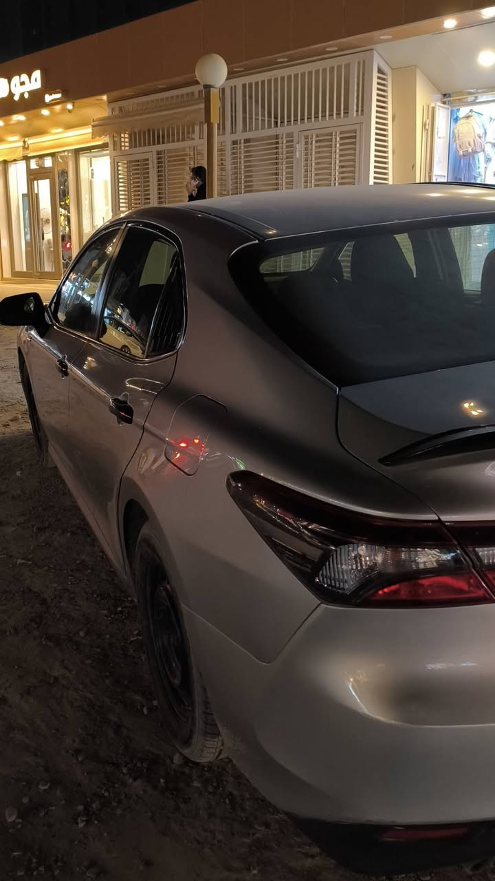 كامري 2022 هايبرد خليجي
حادث مثل ما بالصورة بدون ايرباك 
السيارة تكسي دبي بدون صبخ جان بيها ستيكرات
سعرها 188$ للتواصل(***********)
