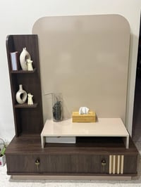 ميز • نوعية راقية • مفتوح شهر