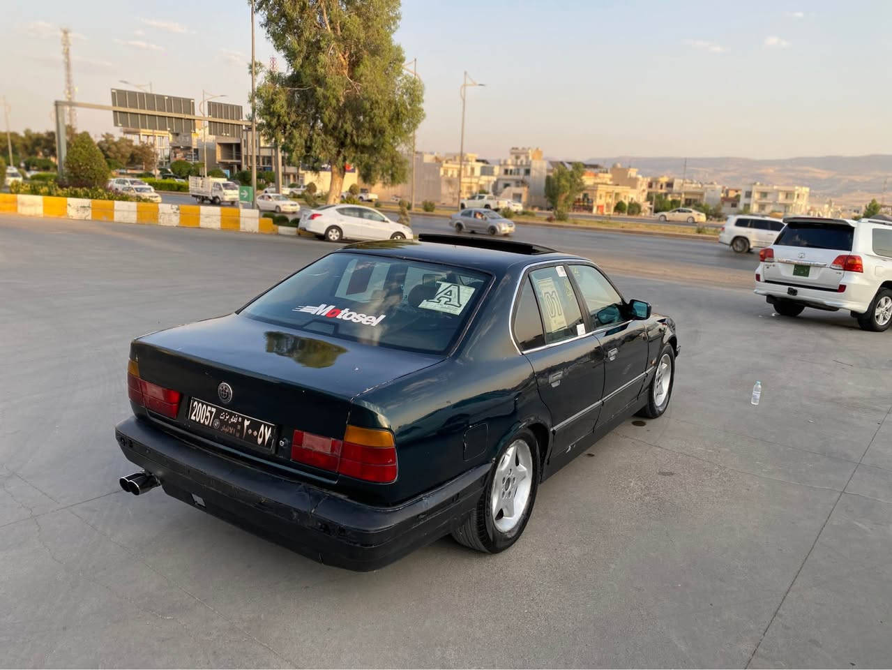 Bmw525       مۆدێل ٩٣
ئاڕمی پلاستیكی هەولێر بەشەرتی ئەڕم و ئەولیات 
موس و بڕاوە داعمو لێداراوی نیە 
چوار جام كارەبا سڵایتە
ئاوێنە كارەبا
گێڕو مەكینەی مەزبووتە 
فولە گێڕ عادیە 
تەبریتە بەس قایشی نەقسە
لایت عەدەسەو ئەڵقەیە پێش پانە
نرخ: ٢٩
شوێن : سلێمانی ڕاپەڕین
ژم: *********** السليمانية, العراق

