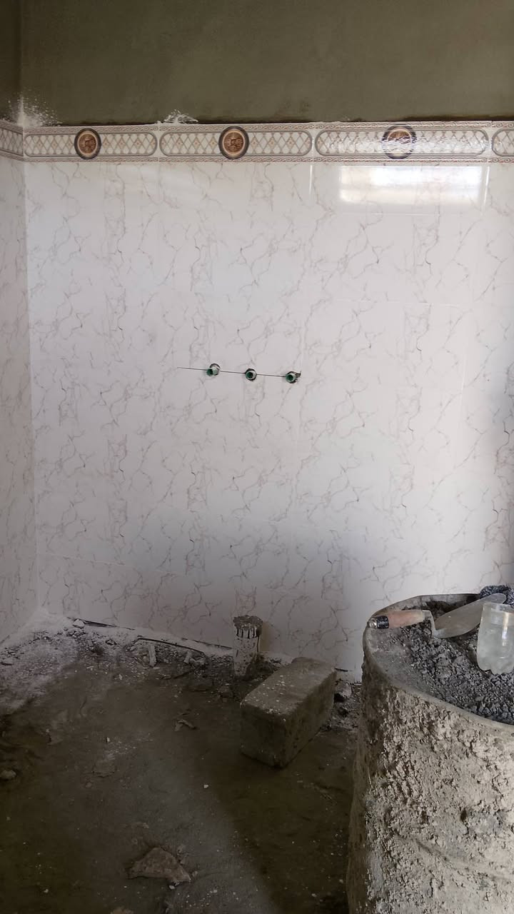 خلفه سيراميك متفرغ حاليا الي عنده شغل يتفضل خاص او يتصل على الرقم التالي ***********
