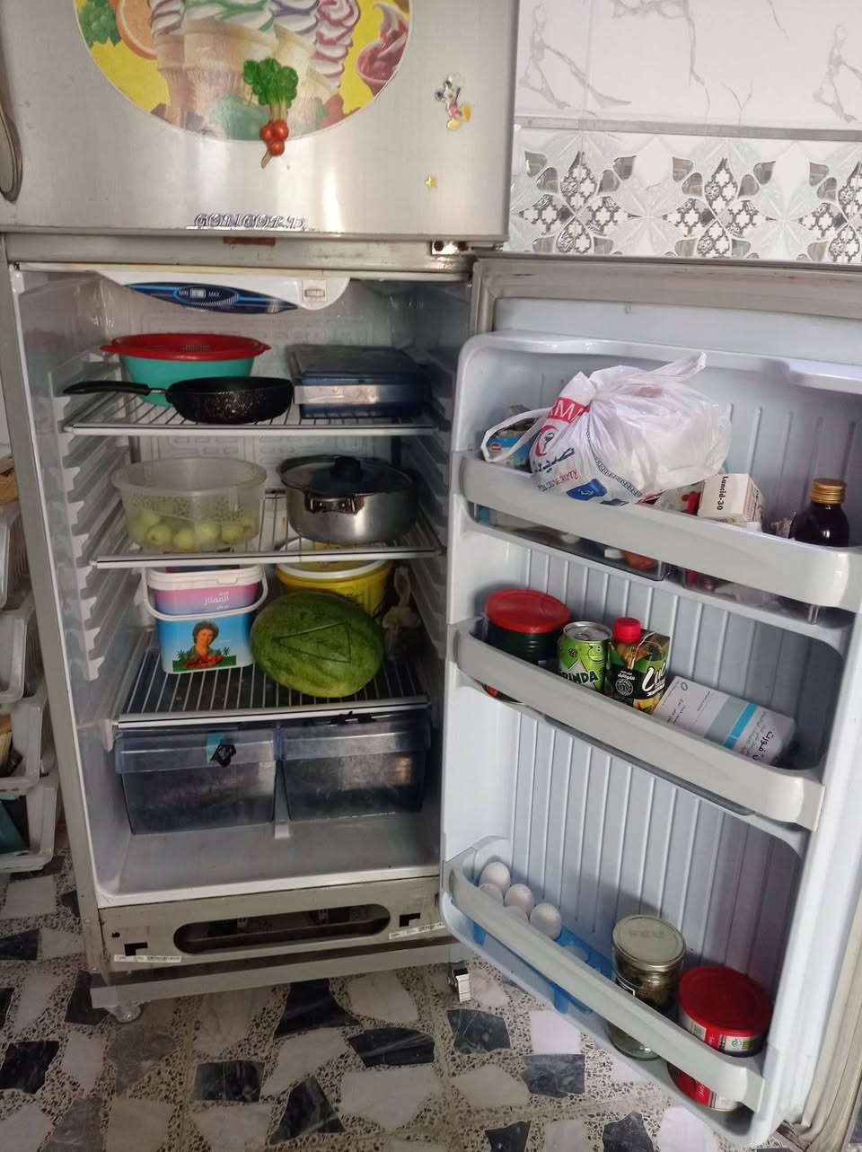 ثلاجه للبيع مستخدمه نوعيه كونكورد لبناني فريزر 18قدم 
شغاله نضيفه مثل ماموضح بلصور سعرها 300الف بيها مجال للشراي موصل جانب الايمن حي الشهداء ***********
