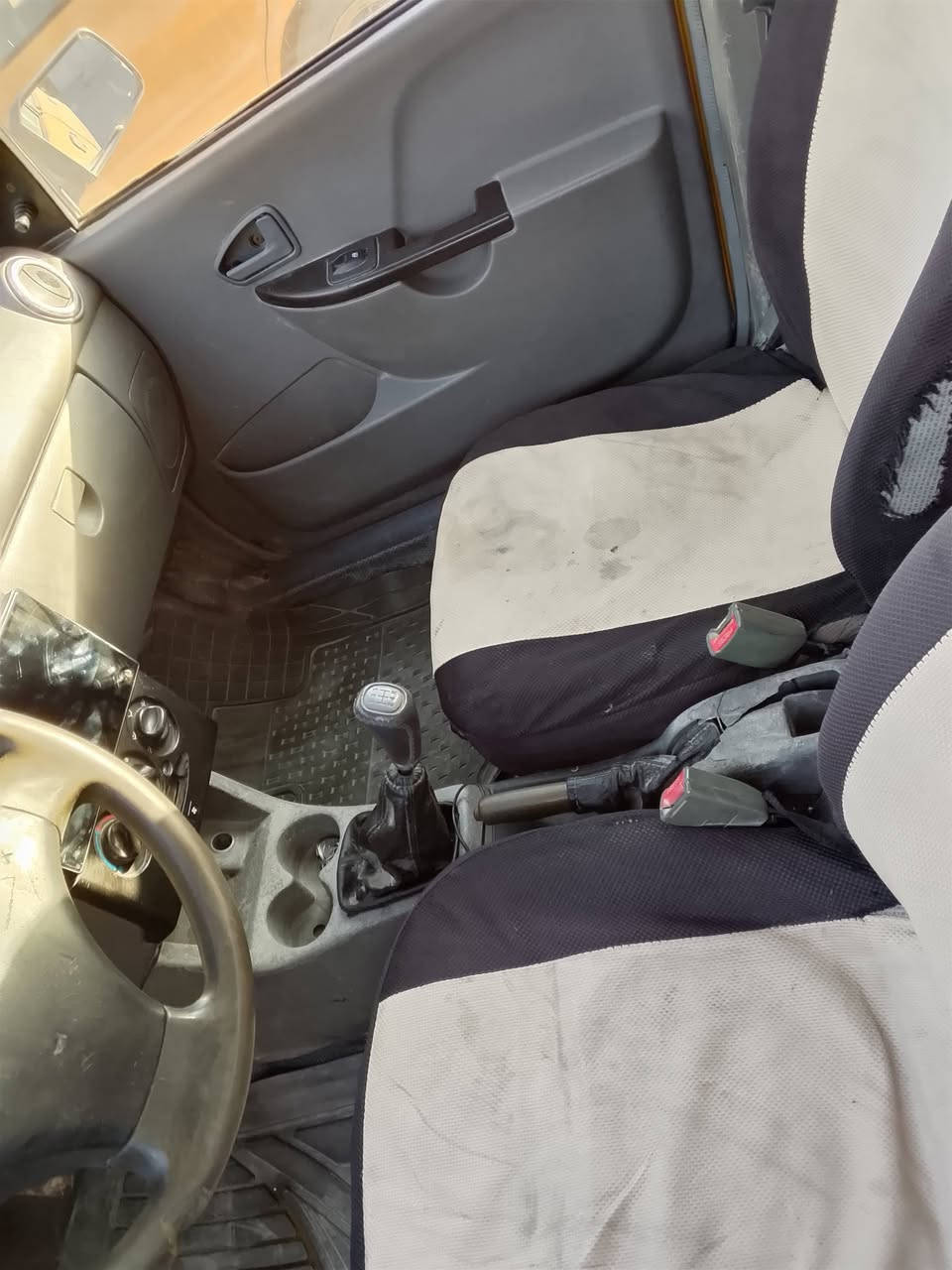 يا الله سايبه للبيع موديل 12 رقم بغداد نكليزي مالكها بغداد تحويل مباشر مكينه كير حداديه سياره حلوه من صوره مصفره سنويه 28  عنوان سياره حله قرب جسر نادر ***********
