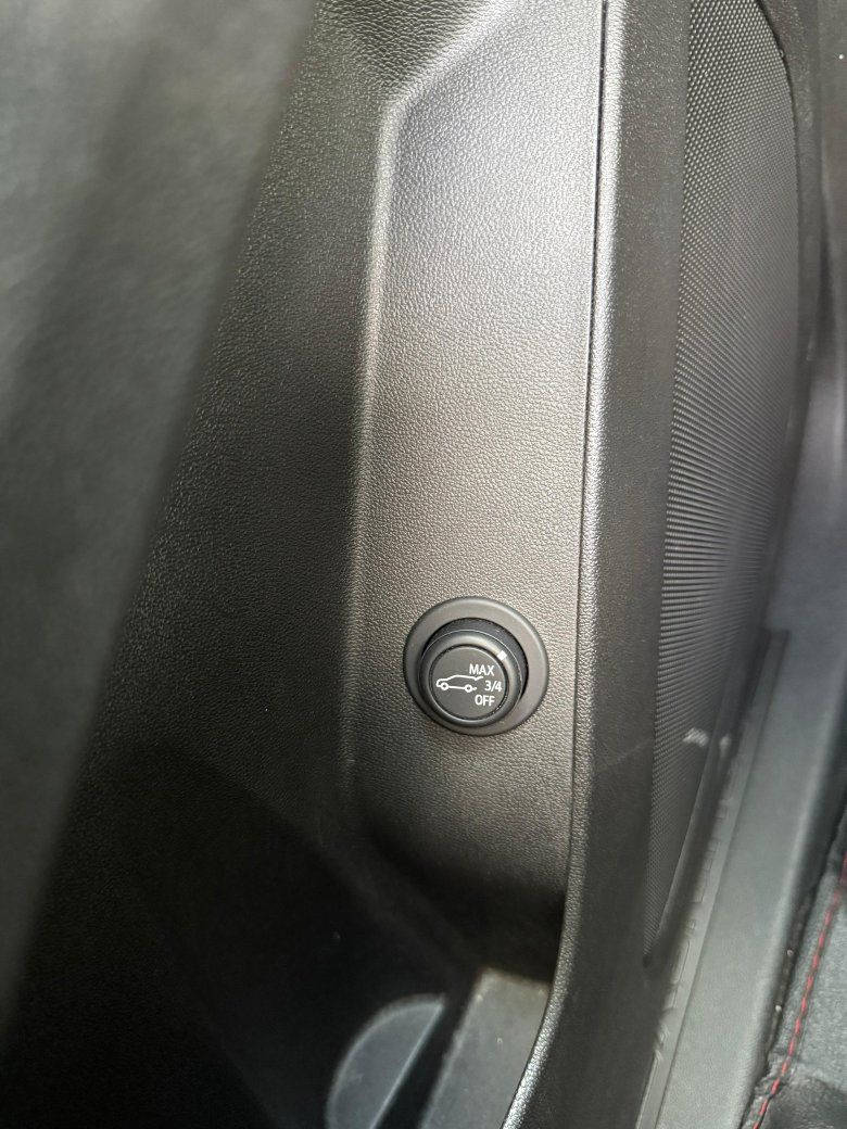 بسم الله ما شاء الله توكلنا على الله...
______________________________________ 

🔷السيارة : شوفرليت اكوينكس 2024 RS فول مواصفات
🔷الضرر : تبديل بنيد فقط والجاملغ راجع بارد بتقنية الـpdr. (صور الضرر مرفقة بالإعلان )
🔹️السيارة حرة تترقم جميع المحافظات 
🔹️السعر :- 174 ورقة وبيها مجال 
______________________________________
🔷المواصفات:
🔹حجم المحرك 4 سلندر 1.5L توربو 
🔹️كير ATF
🔹عداد المسافة 38الف km
🔹️بانوراما فتحتين
🔹️نقطة عمياء 
🔹حساسات أمامية 
🔹تنبيه الخروج عن المسار
🔹حساسات خلفية
🔹جنطة كهرباء
🔹كراسي جلد
🔹الكراسي الامامية كهرباء
🔹تدفئة الكراسي الامامية
🔹اوتو ستوب
🔹دفع ثنائي (امامي)
🔹مثبت سرعة 
🔹لايتات + بك لايت LED بالكامل
🔹شاشه تحكم بالايعازات
🔹تحكم ستيرن جهتين
🔹بصمة ابواب وتشغيل وتشغيل عن بعد
———————————————————
للاستفسار :- 0711133839 او ***********
