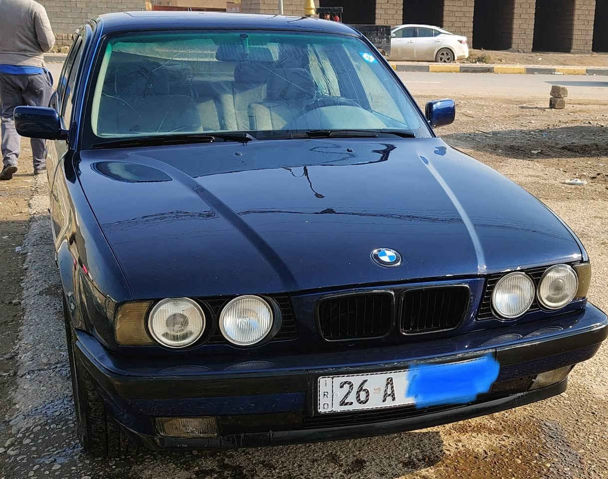 بي ام 525 مسكر فانوس موديل 90 رقم صلاح الدين انكليزي باسمي تدفئة تبريد محرك گير كهربائيات نظيفات السعر 55$ وبيها مجال 
***********
