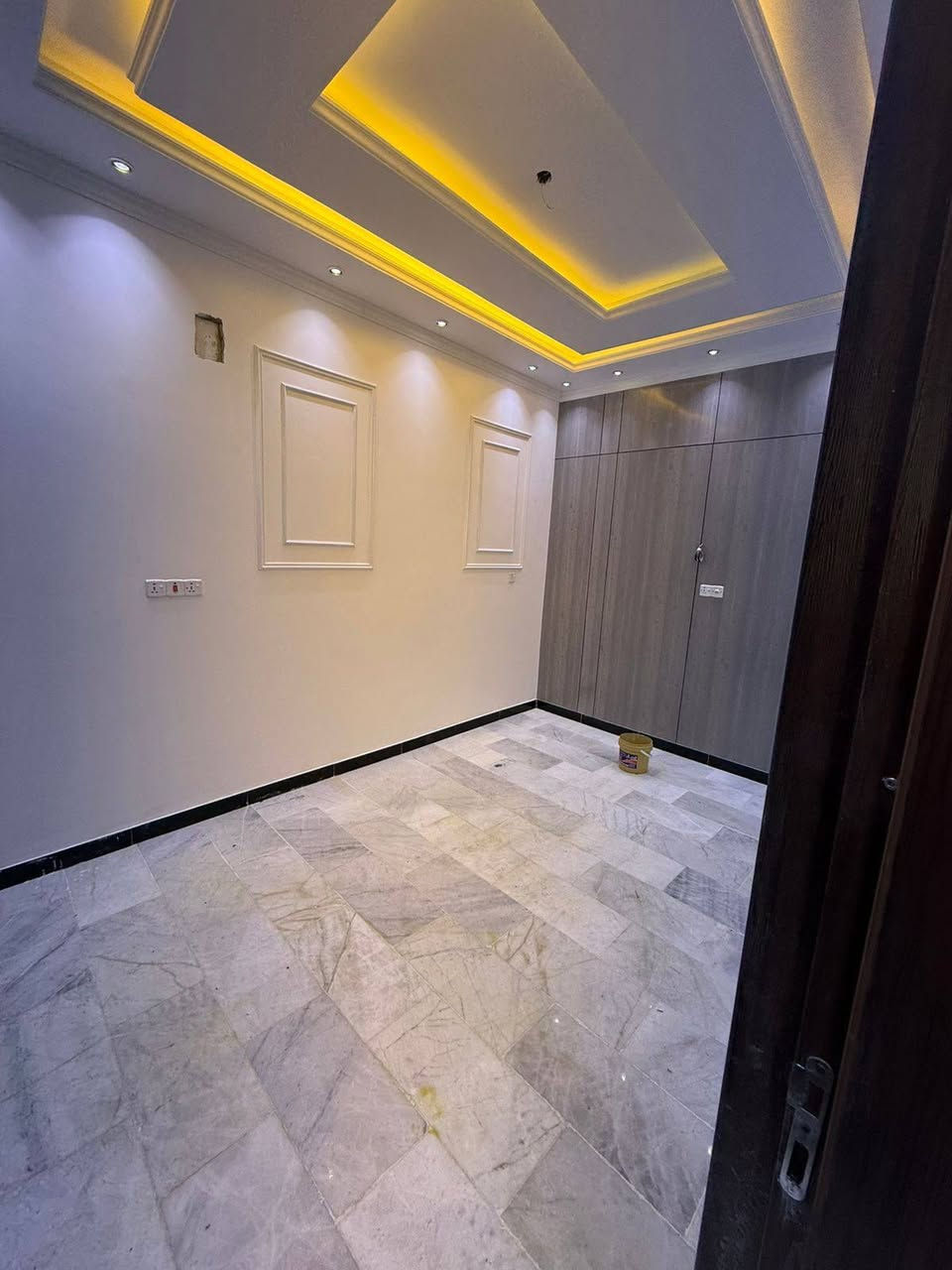 على بركة الله 
📌الثقة عنوان

يسر مكتب ازاد للوساطة العقارية
ان يعلن عن توفر

 دار سكني  حديث زيرو 🏘️

بناء 2026
..... للبيع  .....

المساحة 49 متر

واجهة 7 متر
النزال 7  متر

الطابق الارضي
مدخلين 
صالة + مطبخ + منور + خدمات   

الطابق الاول
 غرفتين  + خدمات

البنوك
📍 شارع مخللات المصطفى

للاستفسار
اتصال + واتس اب
***********
***********

او مراجعة المكتب
ازاد للعقار
شارع اسواق النداوي
مجاور محطة تنقية الماء ( H2O )
