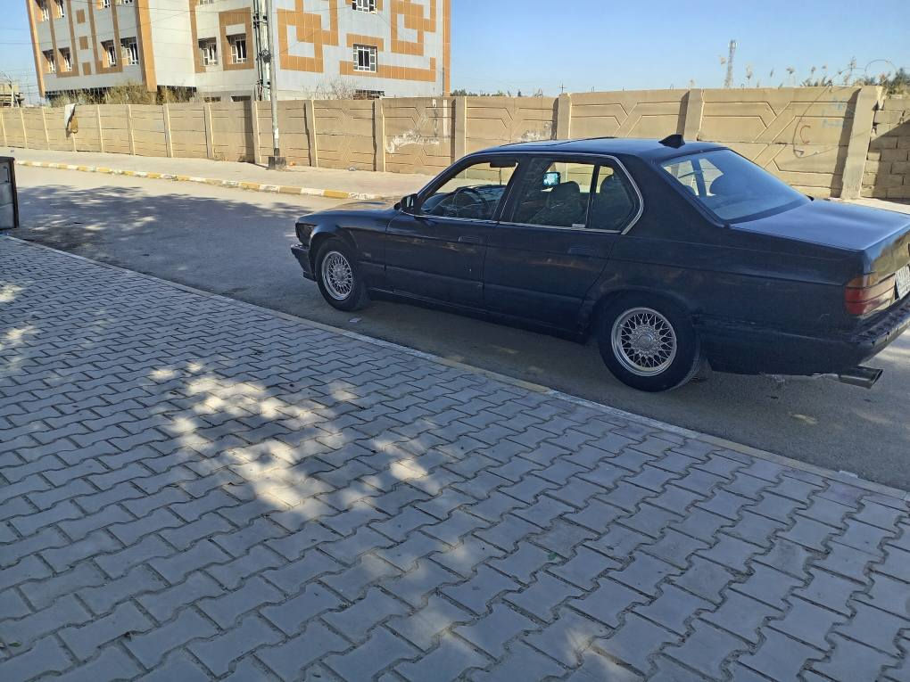 السلام عليكم بي ام دبليو 730مسكر اصل موديل 1993مكينه كير كفاله مكفوله من الظربه بجم عريض فتحه شغاله دبل ايرباك تخم تاير 80بل100حداديه70بل100كهربائيات كلها شغله مسجل مضخم صوت غرفه نضيفه رقم بغداد تحويل او وكاله السعر 32مستعجل عل بيع الرقم ***********
