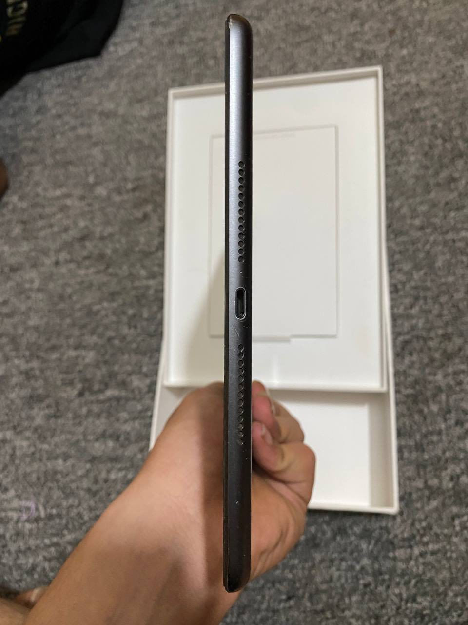 سلام عليكم أيباد 9 نضيف  ما داخل تصليح ذاكرة 64 كارتونة موجودة ويا السعر 225 التواصل موجود ماسنجر ورقم ***********
