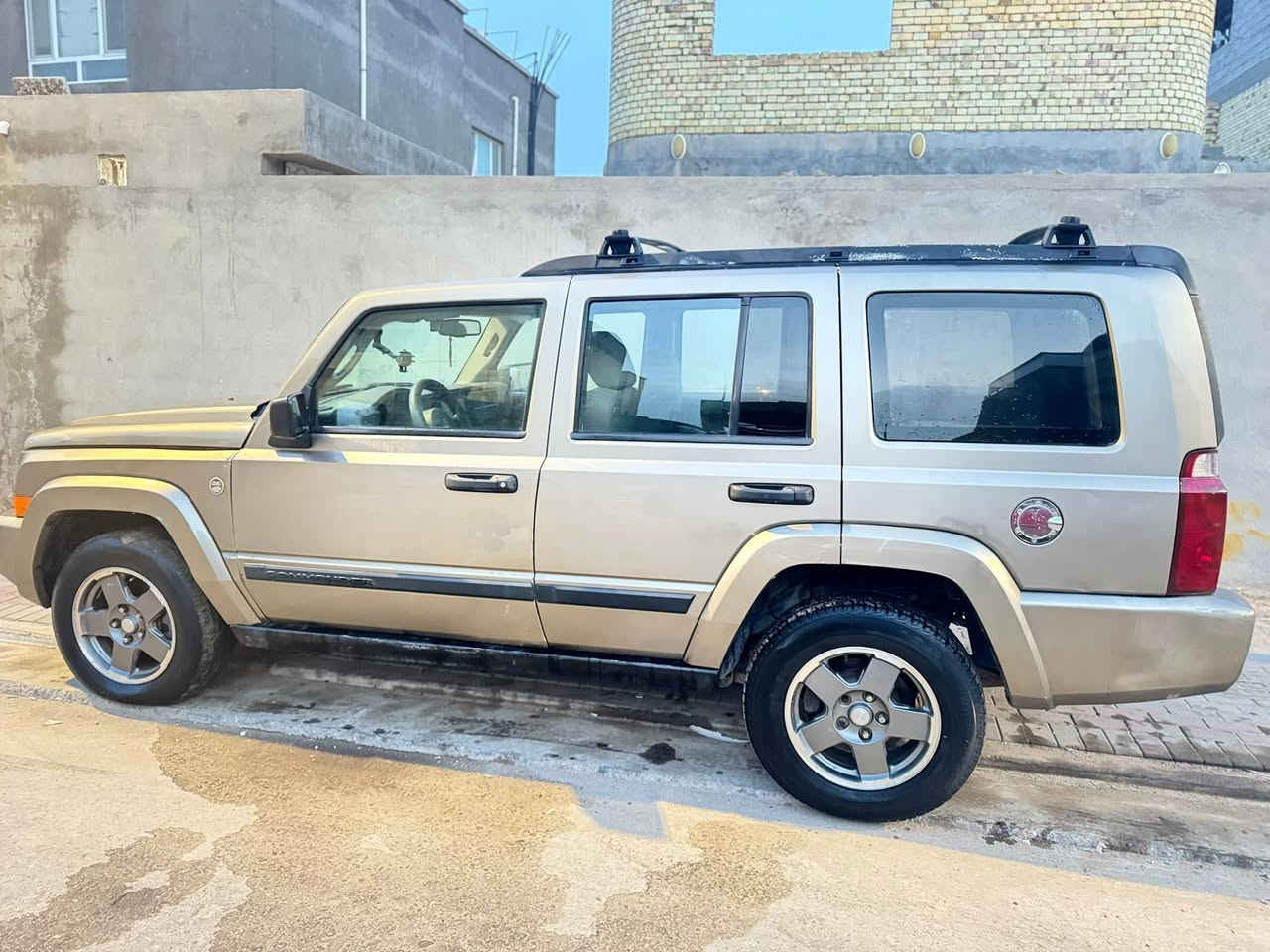 جيب كومندر ٢٠٠٦ رقم جديد بسمي محرك ٤/٧ بي بخار وبيه ضربه بالبجم حداديه ٥٠ ٪؜ كير اكسل مكفولات بيهه رشات صبغ السعر ٥٥ الاستفسار ***********
