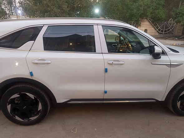 السلام عليكم للبيع سياره سورنتو 24 محرك 6 سلندر ماشيه27 الف كامل مواصفات ما عدا الفتحه مكفوله ماعدا شخط شبر خلف باب السايق ع حطت ما معمر والسعر  ع خاص او اتصال ع الرقم ***********
