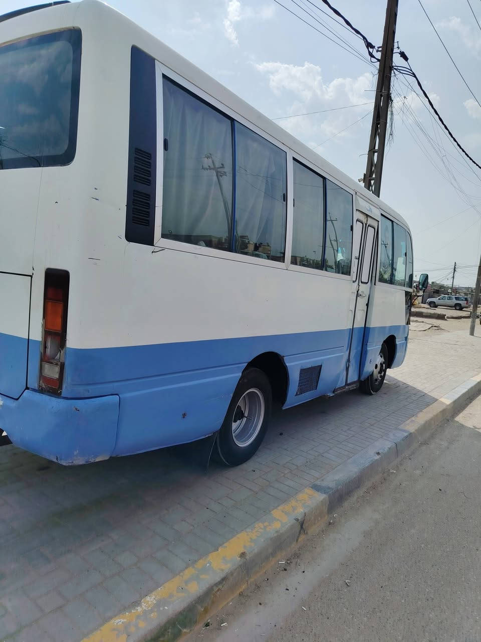 السلام وعليكم كوستر نيسان مديل 2002 رقم انكليزي باقي على استلام مكينه 300yyt صالي شهر من شاده كير ابلادي اكسل بلادي ويل جوبلس امامي خلفي جوب البدي بي ضربه بلبجم ومعمر موضح بلفيديو والباقي شوف العين (عنوان بصره) (هاتف***********) (سعر 90وبيه مجال قليل) (تفاصيل كامله مذكوره)
