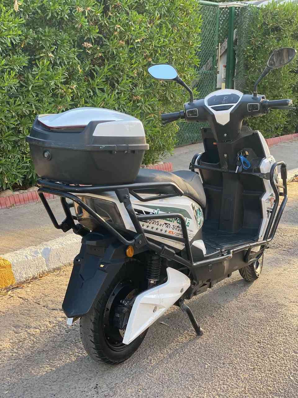 سكنس شحن مدرع 2025 
6 بطاريات ع الفحص 
تمشي 50 كيلو واكثر بالشحنه الوحده 
ملف 2500
3 نمر سرعه كلش سريعه سرعتها 85 حقيقي 
لايت عالي ناصي زنون 
بريكات هايدوايك امامي خلفي 
بيها جنطه خلفيه واسعه 
بيها بك ( الرجوع للخلف )
بيها بارك 
بيها نفص الجاملغ الامامي وشويه لحيم للدرع يرادله شويه ترتيب
سعر 575 
مكاني اليرموك او العامريه 
رقمي ***********

