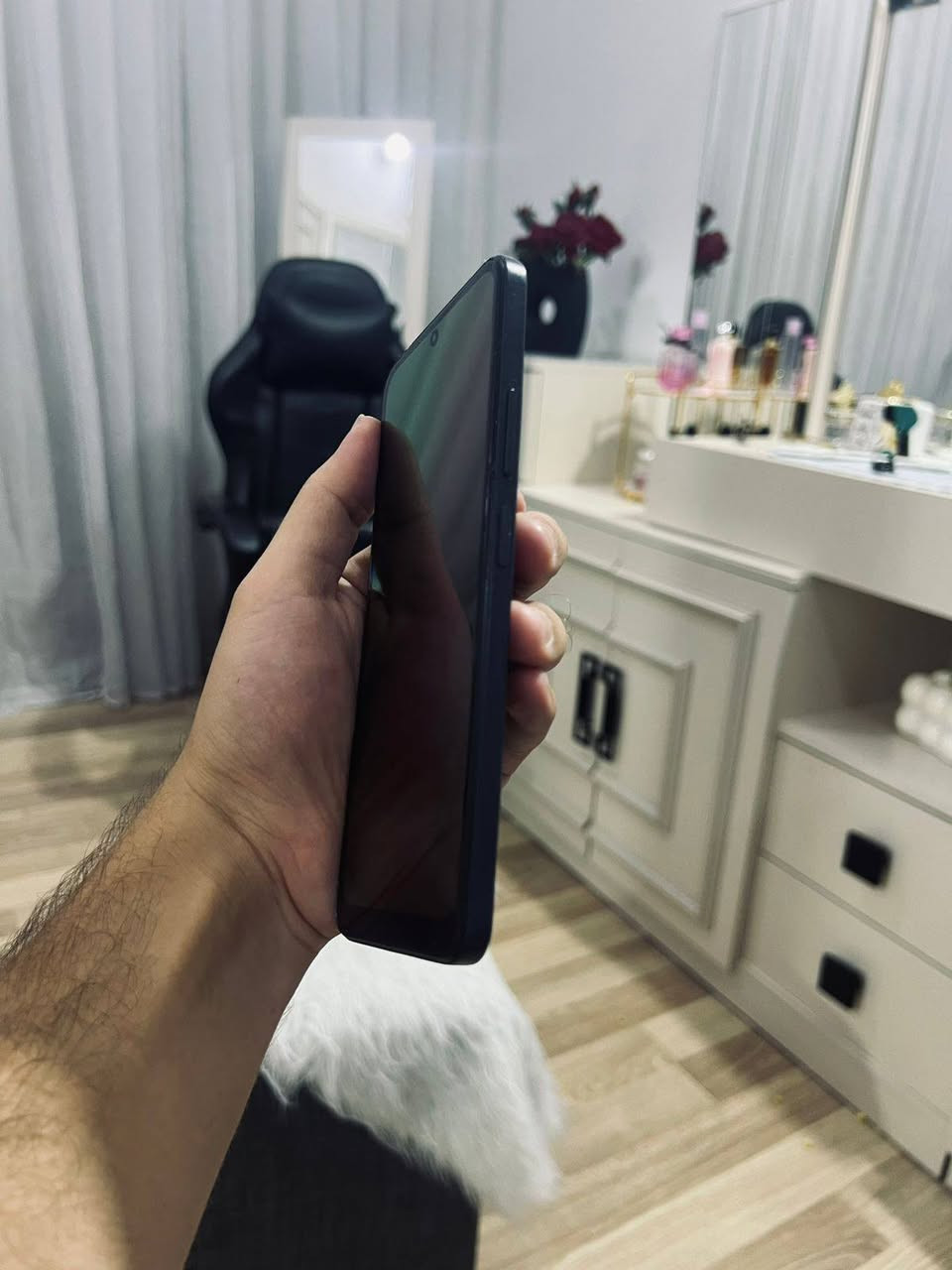 السلام عليكم شباب، للبيع Redmi Note 12 5G
المعالج: Snapdragon 
شاشة خرافية AMOLED بتردد 120Hz
البطارية: ضخمة بسعة 5,000 mAh 
الجهاز نظيف جداً وأخو الجديد
سعر على الخاص 
العنوان بغداد الشعب
***********
