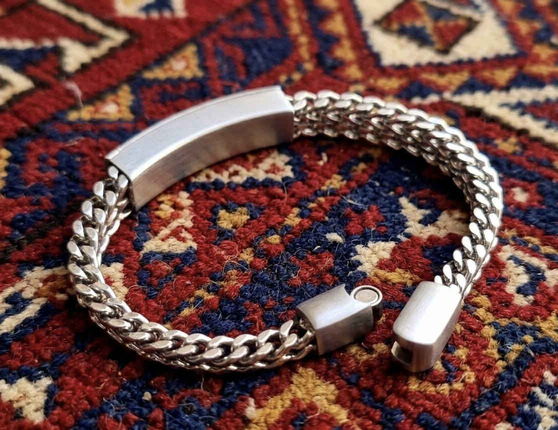 السلام عليكم . ب30 ألف أثنينهن سوار كارتير فضه أسترليني ثقيل مع زنجيل امزون ثقيل ونضيف مال باله أثنينهن بسعر 30 ألف العنوان بغداد ومتوفر خدمة توصيل لكافة محافظات العراق


**إذا كنت صاحب هذا الإعلان وتريد حذفه لأي سبب، رجاءا أرسل رسالة إلى الدعم الفني**