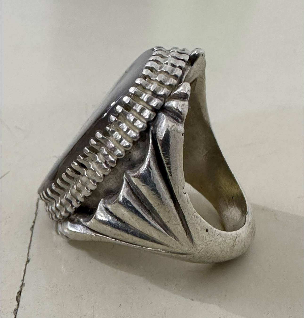 ابيع اعلى سعر خاتم تحفة صياغة ثقيل جدا تكمة


**إذا كنت صاحب هذا الإعلان وتريد حذفه لأي سبب، رجاءا أرسل رسالة إلى الدعم الفني**