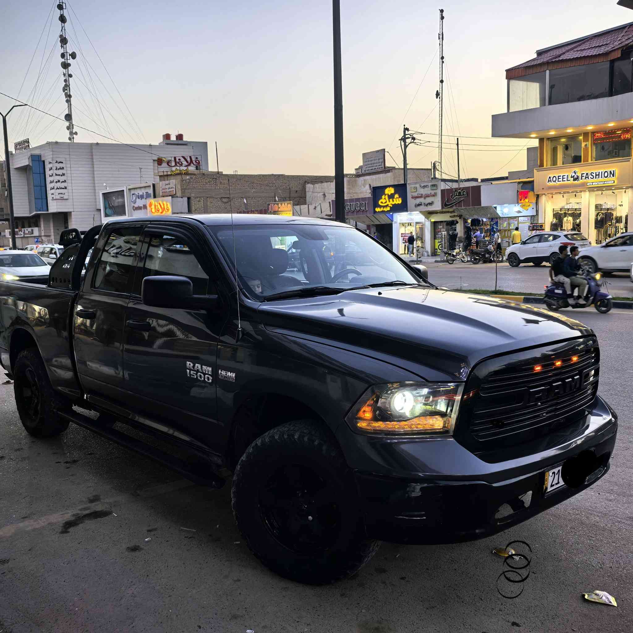 دوج رام 2016
السلام عليكم 
للبيع دوج رام
باب قصير بدي طويل
 كلاسك 2016 
مكينه هيمي 5.7 
رقم شمالي
حادثها من امريكا جاملغ وباب خلفي جهة اليمين حسب صور التقرير المرفق
هنا صار بيها تبديل بنيد وصبغ جاملغ خلفي جهة اليسار حسب السونار المرفق 
مكينة جديده قبل فترة مبدله
كفالة كير ومحرك
الفور ويل ملغي 
السيارة موجوده بالحله
سعر 153 
***********
متوفر ع واتساب و ع الخاص
مكان السيارة بابل/حلة
