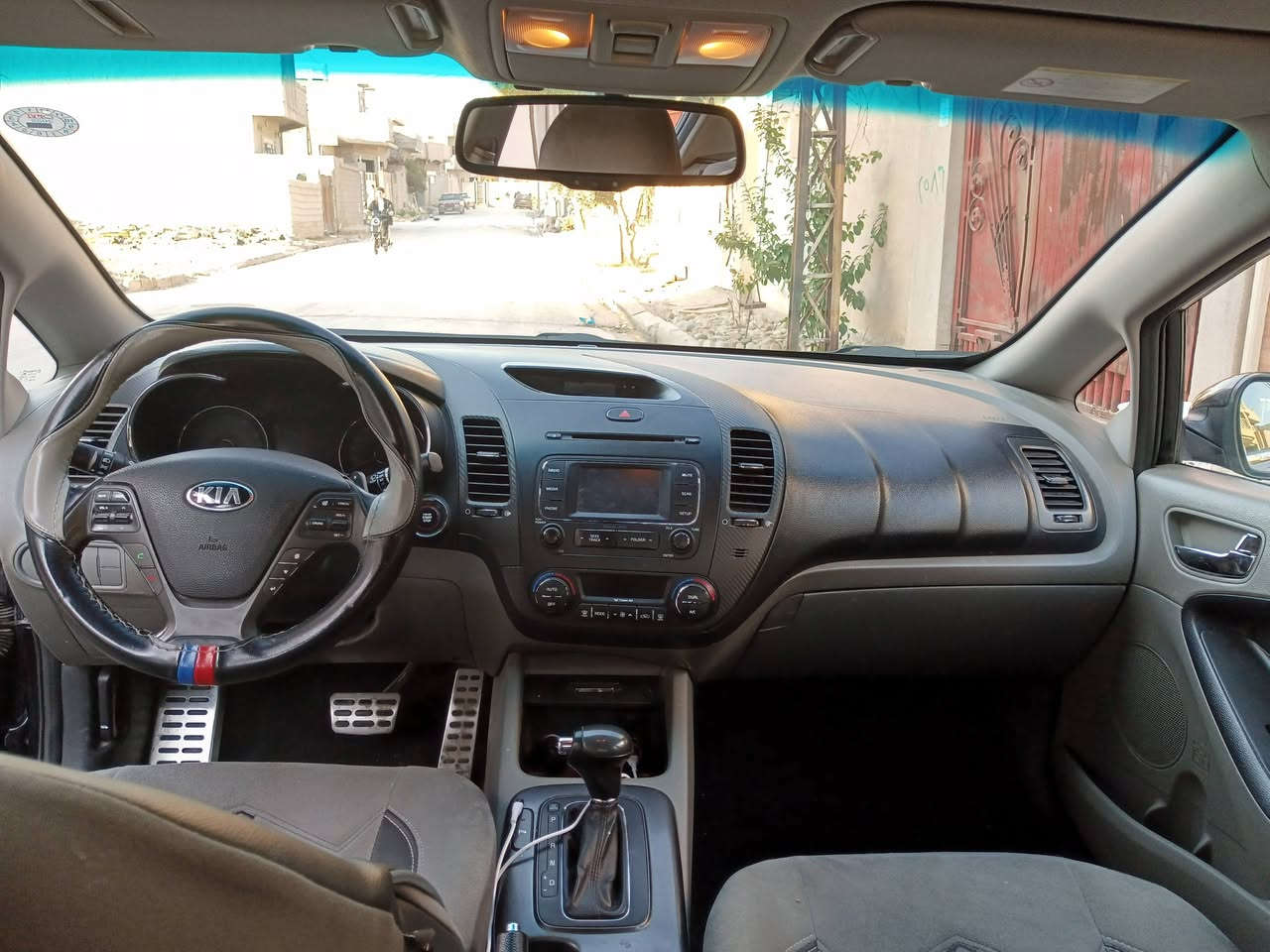 سيراتو ٢٠١٦
محرك ١٦
ضرر قطعتين بنيد وتحت قبق البانزين 
السعر ١١٠
***********
