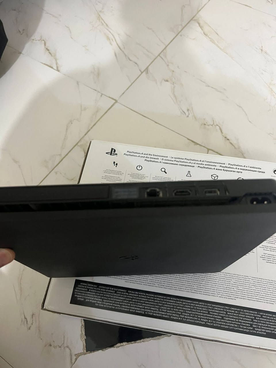 بلاي 4 سليم مال بيت اقسم بالله نظيف الجهاز وما متعوب بمكان البصره الزبير تواصل على رقم وتساب ***********
