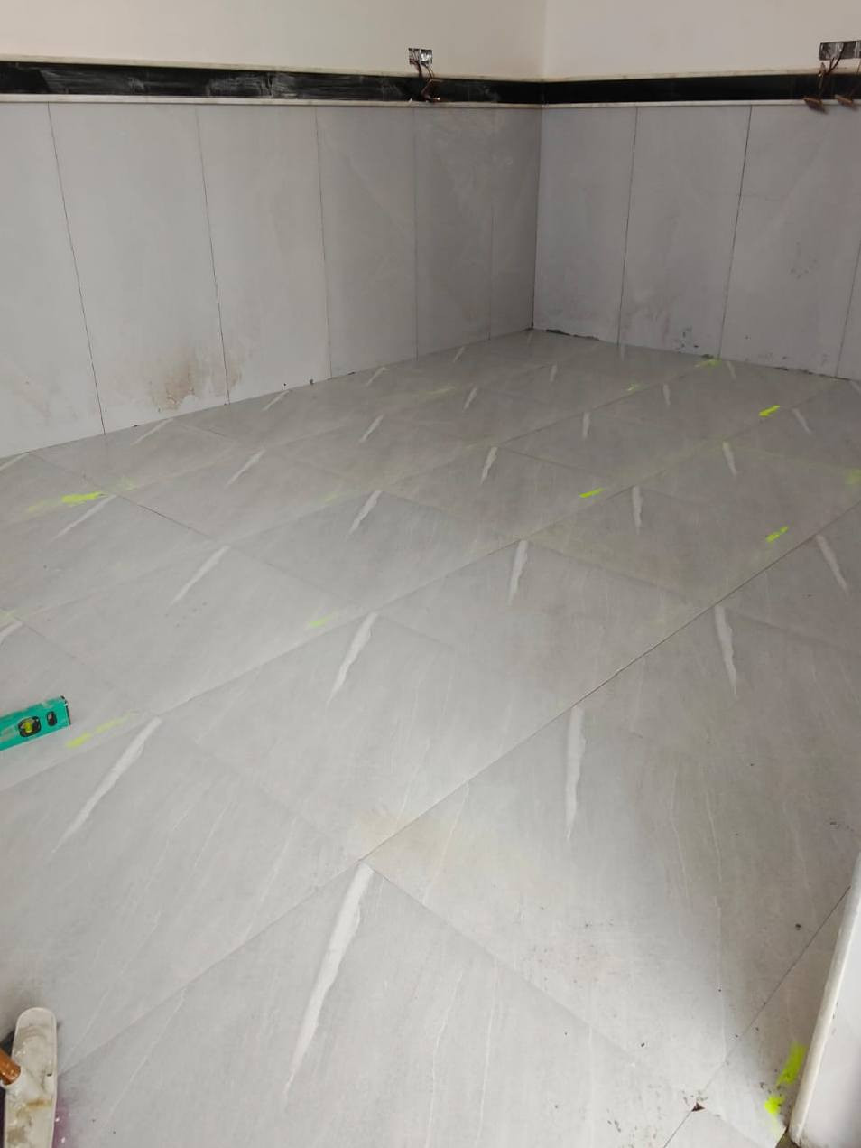 خلفه سيراميك نضافه وضمان شغل تتريس ايراني مكاني ميسان متفرغ حاليأ ‏‪***********‬‏
