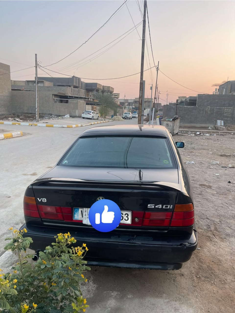 السلام عليكم سياره بي ام  موديل 1993 نضيفه جدا رقم بغداد تحويل مباشر حجم 540 محرك كير خير من الله داخل جلد اسود فول مواصفات اي ستفسار الاتصال ***********
