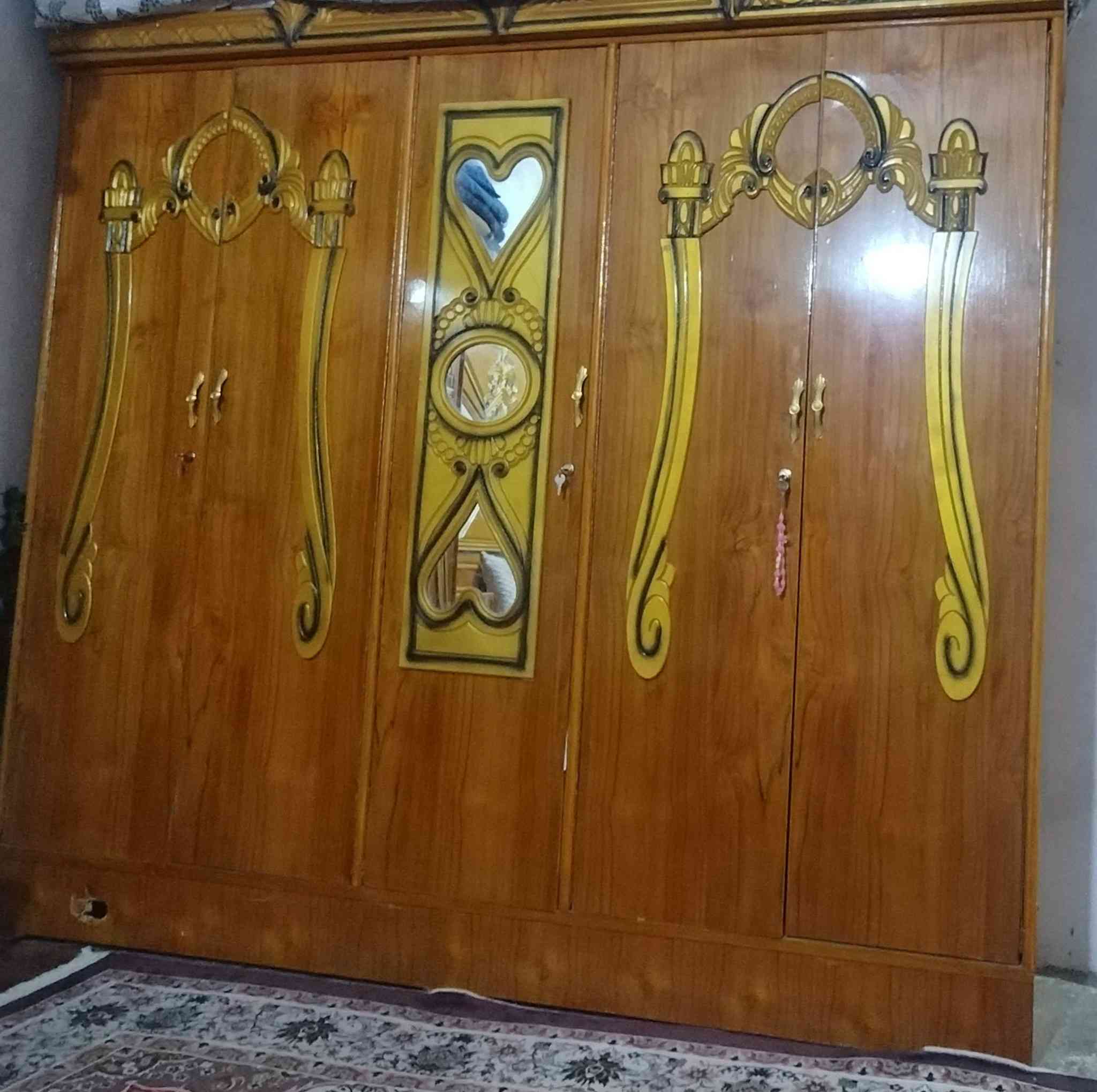 سلام عليكم غرفه البيع 650وبيه مجال
***********
