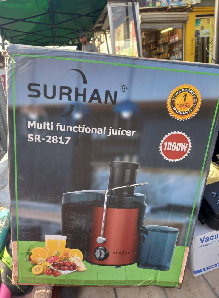 المنتج هو عصارة فواكه متعددة الوظائف من ماركة سورحان (Surhan) موديل SR-2817.
القوة: 1000 واط.

المميزات: مصممة للاستخدام المنزلي التلقائي.


**إذا كنت صاحب هذا الإعلان وتريد حذفه لأي سبب، رجاءا أرسل رسالة إلى الدعم الفني**