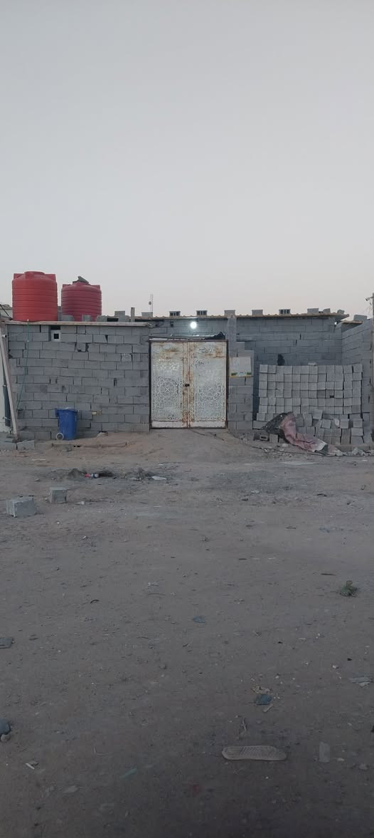 السلام عليكم
بيت للبيع زراعي 
المساحة (150متر)
العنوان بصرة  الزبير  نهاية الزراعي في
 حي الاندلس
يحتوي على :
عرفتين 
مطبخ 
صالة 
صحيات 
استقبال ويصلح محل 
السعر (22) وبيه مجال للطيبين 

رقم الهاتف (***********)
