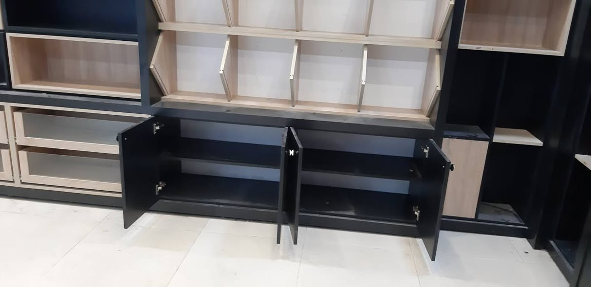 ئەم ڕەفانە بۆ فرۆشتن
شوێن هەورامان تەوێڵە 
ژ.م:***********
