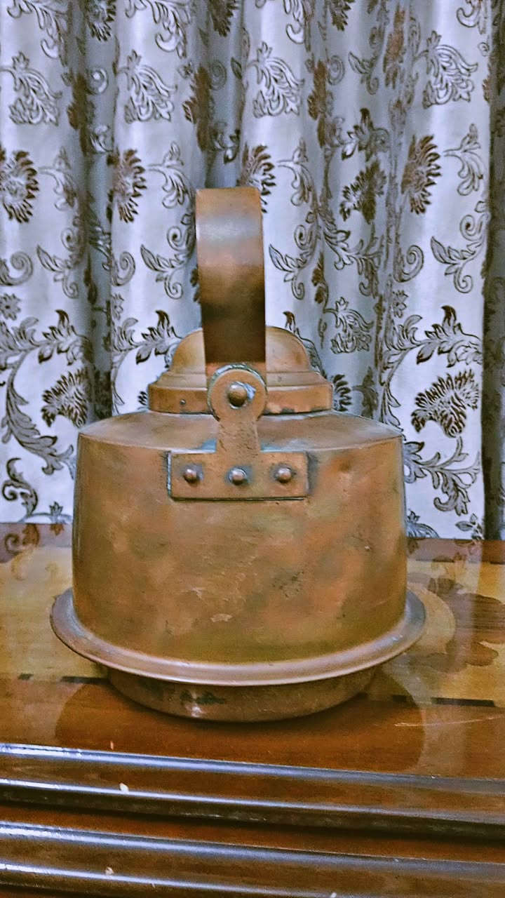 قوري للبيع حجم كبير نحاس مختوم ***********
