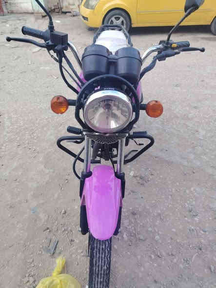 سلام عليكم دراجه دايوان موديل 2023 لون وردي المرغوب نظيفه كلش وبس بيها طعجه بتانكي شويه مثل مامبين كدامكم محرك 150 أوراق اصولي شرط وين ماتريد افحص مكان بابل حي نادر الثالثه سعرها مليون و725 وبيها مجال بسيط رقم الهاتف ***********
