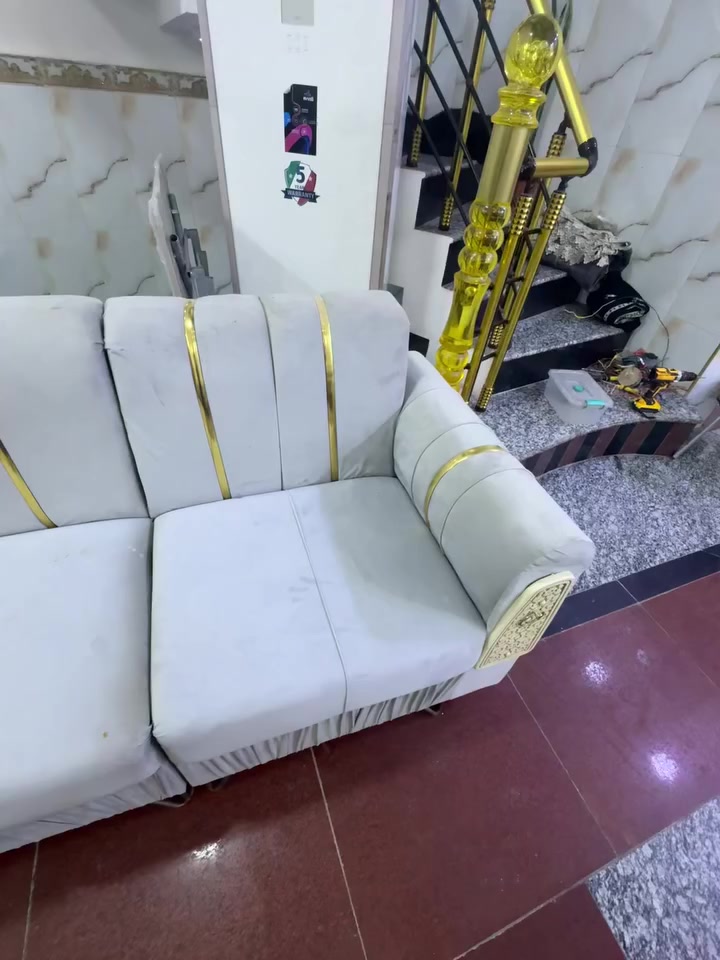 السلام عليكم تخم 9 متر نضيف شغل حلو وسط ومابي اي كسر فقط يرادله دوشمه فقط وهوه نضيف الدوشمه مابي شك ولا زروف للبيع ب300 مكاني بصره ***********
