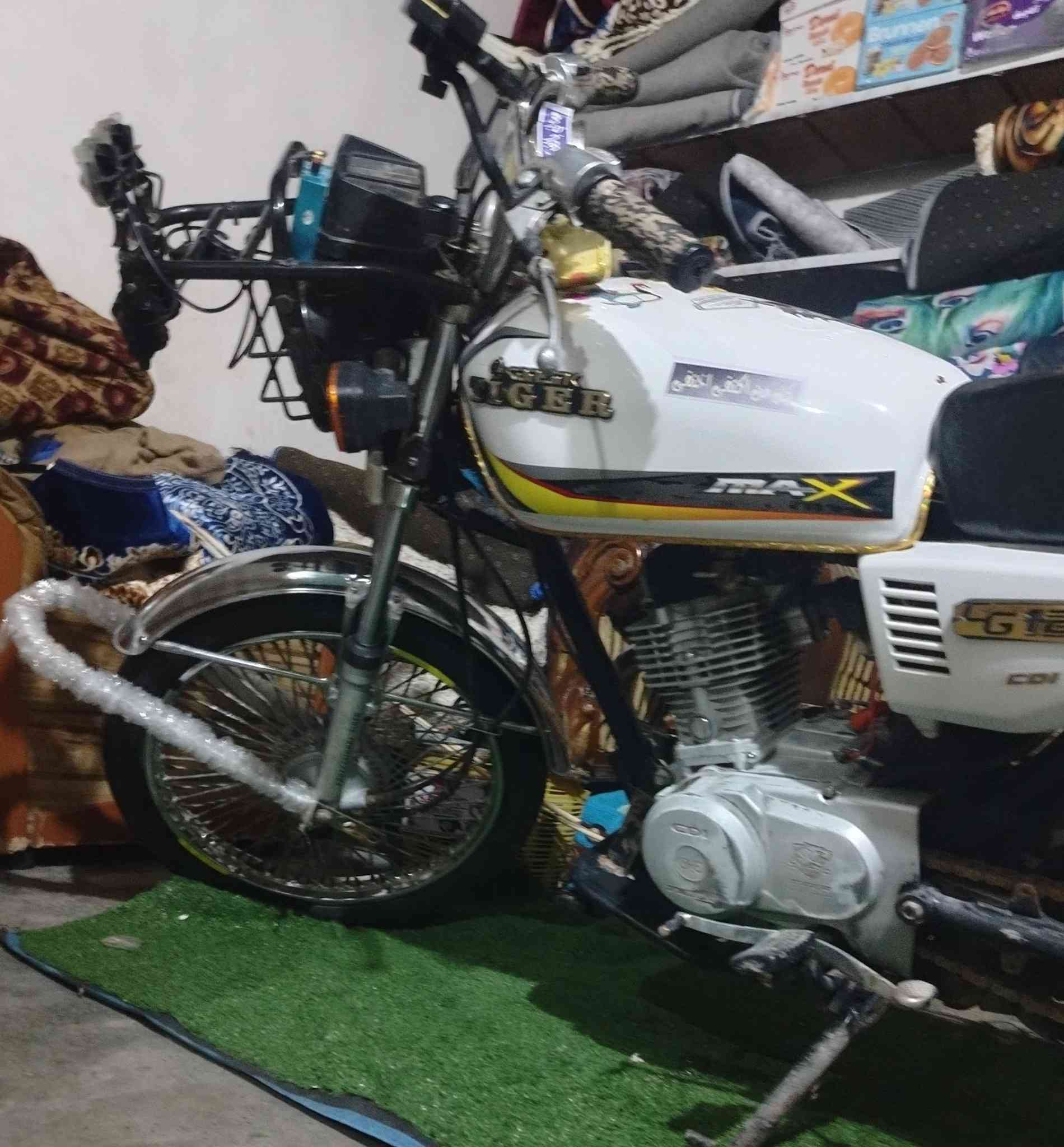 السلام عليكم موطور سونك تايكر 4كير
محرك لا صرف ولا بخار
موديل 2020
 كهربايات كلهه شقاله
 نضافه فول
شلعه ورزانه
موطور احله من الصوره
السعر 370وبي مجال قليل 
يرهم مراوس
يعوزو اغلاف زنجيل فقط
مو شراي لا تساحيني ولا تكسر بالسعر
مكاني: الزاب: الصباغيه 
ه‍ ***********
