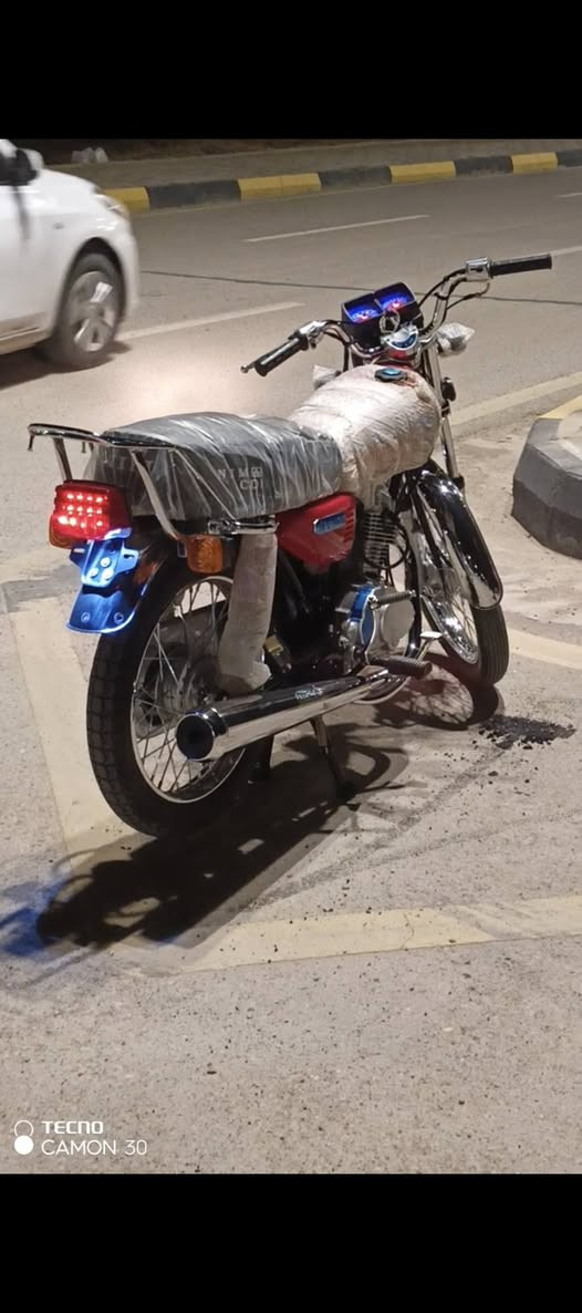 سلام عليكم دراجه نامه ٣احرف شبه شلامجه موديل 2027 اوراق 5 ماشيه 600 كليو نظافه 100% مره وحده بدل دهن محرك مكفول من كلشي على وضع الشركه الدراجه استخدام 15يوم فقط من الوكيل السعر 850قفل بدون عمله لن دراجه جديدة كلش مكاني العزيزيه متواجد عل خاص واتس رقم ***********
