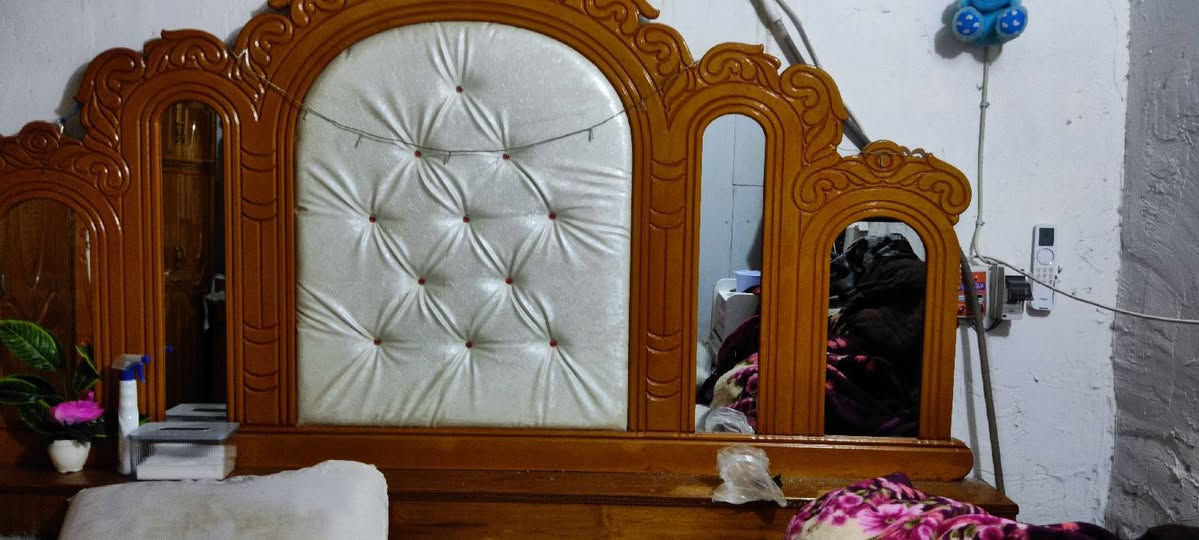 سلام عليكم 
غرفه اخشاب صاج عراقي جديده صارلهه اقل السنه
مليون وبيهه مجال
متواجد ع خاص واتساب 
***********
