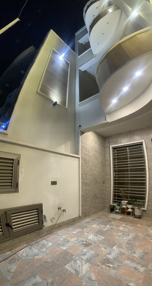 ⭕️⭕️⭕️السلام عليكم
بيت للبيع  
منطقة حي الجهاد شارع الشارقة
مساحة ١٥٠ متر 
مكون من ثلاث طوابق والطابق الرابع مخزن 
كل طابق يحتوي على غرفة نوم سويت +صالة +استقبال +مطبخ +حمام 
وحديقة خارجية تشجير تابع للدار 
للتواصل 🛑

🛑0781 324 4677
 السعر 550 مليون 🛑
التواصل واتساب 🛑
