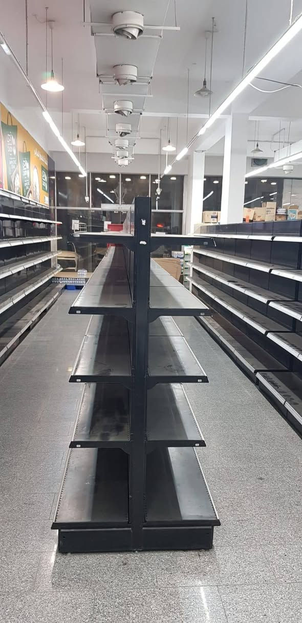 السلام عليكم
للبيع
رفوف تركية وسطية و حائط مع ميز كاشير و اجهزة كاشير و عربات تسوق و سلال
***********
