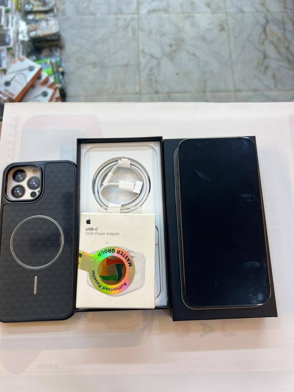 ايفون 13 برو ماكس 256 ذاكرة 
بطارية 95‎%‎
  نضافة 100‎%‎
كامل ملحقات الاصلية شركة ماستر اصلي وبيه ضمان شرط الفحص 
السعر خاص ***********
العنوان القطاع شارع السوك مجاور عوينات الكرار 
مركز الشمس
