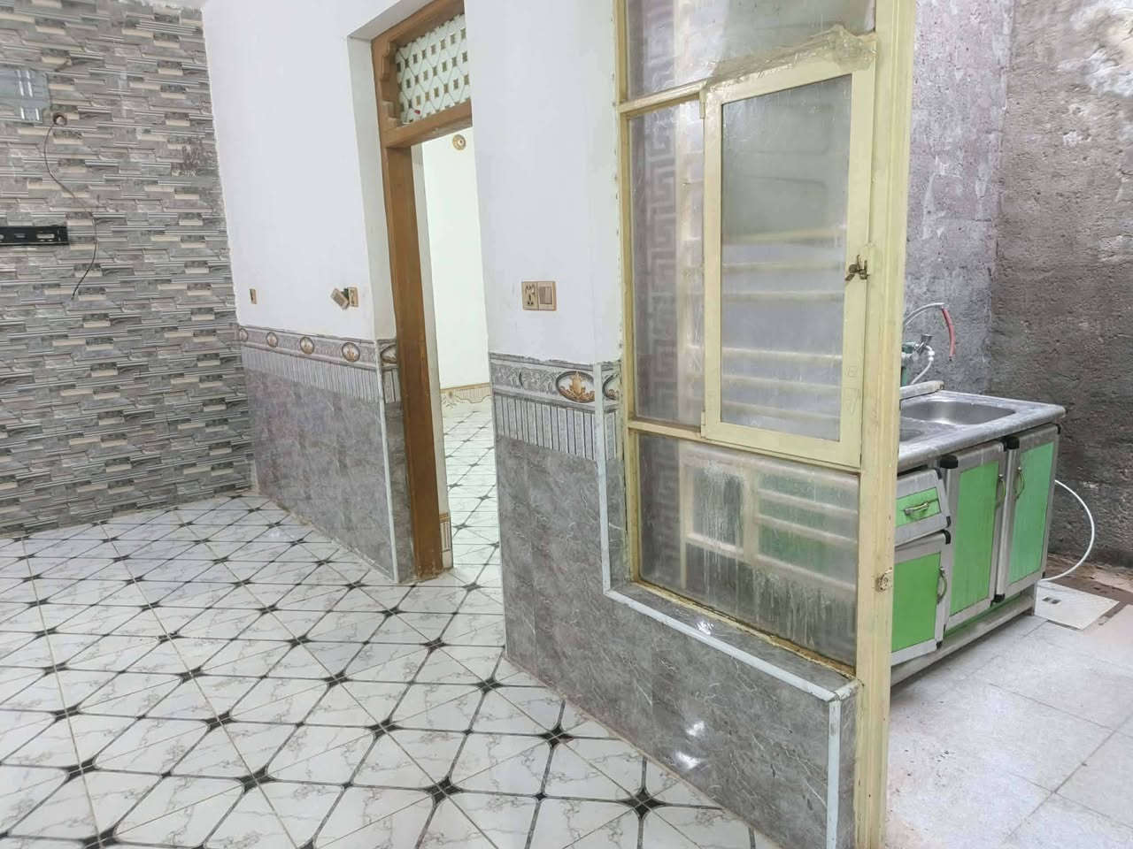 بيت للايجار المساحه 260 متر حي النداء شارع مجمع بيتي مقابل مجمع الاميرات سعر الايجار 400 الف بيت نضيف وجاهز للسكن يحتوي على تانكي سهان خط وطني خط مولد يحتوي على
📌غرفه عدد 2 
📌صاله
📌مطبخ
📌استقبال
📌حمامات خارجيه وداخليه
📌حديقه
للاستفسار 
#_ملاحضه_يوجد_واتساب 📩📩


**إذا كنت صاحب هذا الإعلان وتريد حذفه لأي سبب، رجاءا أرسل رسالة إلى الدعم الفني**