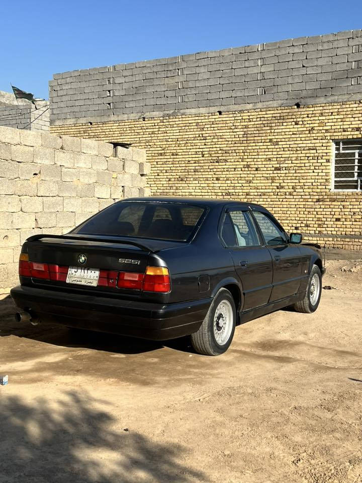 السلام عليكم بي ام 525 محور 3000 رقم بصره مشروع وطني سياره جاهزه مشكلتهه بيهه قاصرين ماتتحول 
سعر 28 وبيهه مجال 
ناصريه مركز 
*********** واتساب
