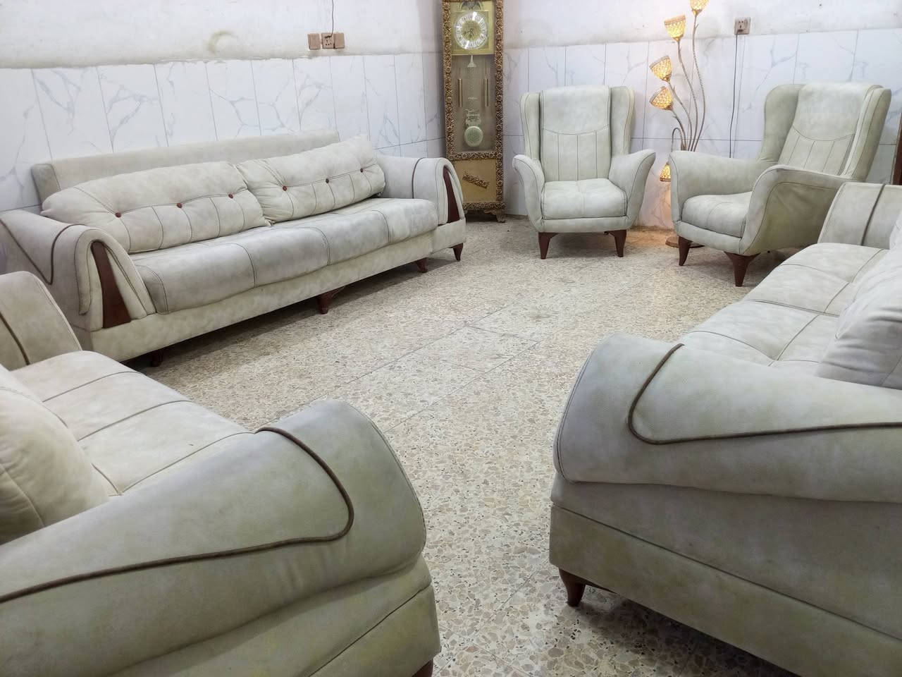 تخم تركي تكمه نظيف مخزن +سرير 10مقاعد ب325 الف وبي مجال المكان الوشاش *********** يوجد توصيل بكروة يوجد واتس اب

