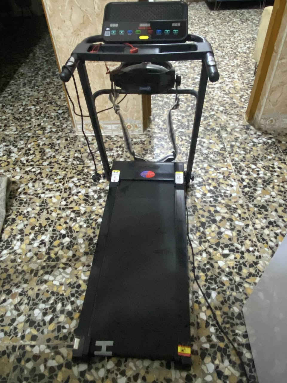 كليشة إعلان جاهزة:
🏃‍♂️ للبيع مشاية كهربائية HOUSE GYM P5

* محرك 2 حصان (2.0 HP)
* سرعة من 1 إلى 10 كم/ساعة
* تتحمل وزن لغاية 110 كغم
* شاشة رقمية لعرض معلومات التمرين
* أحزمة مقاومة مرفقة للتمارين( يعني ماطورين بي واحد للجري و الثاني هزاز و يعملاً بشكل منفصل 
* الجهاز مستخدم اقل الشهر 

📍 العنوان: بغداد-ناحية الرشيد
📞 الرقم: ***********
