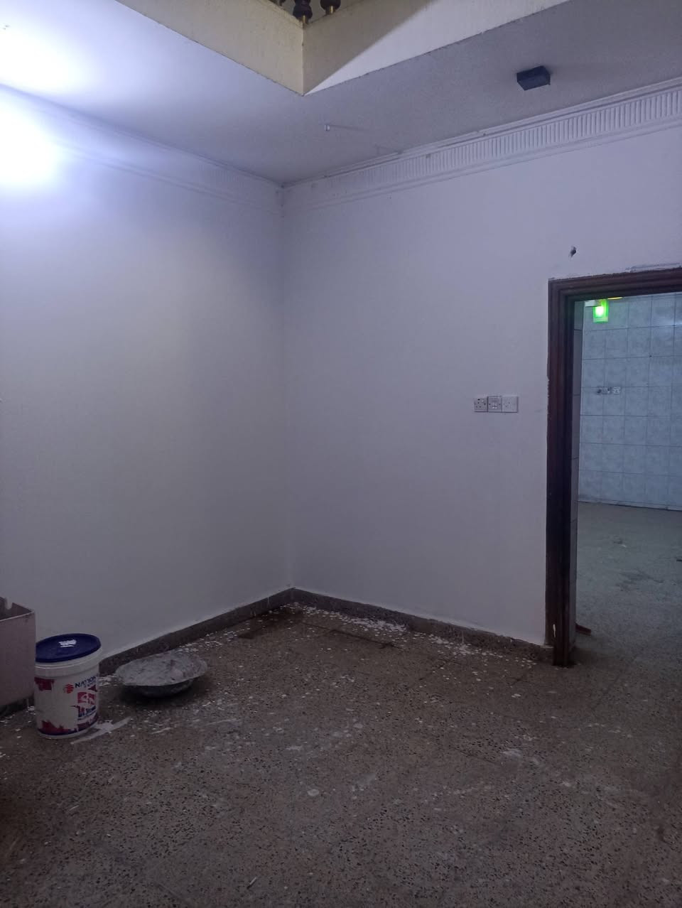 كادر كامل تفليش ترميم  صبغ +لبخ +نثر +كهرباء+بواري +كاشي +ماستك +شتايكر  يعني بيت كامل انطيك مفتاح بيدك جهاز بيتك  هذا رقمي *********** كادر كامل
